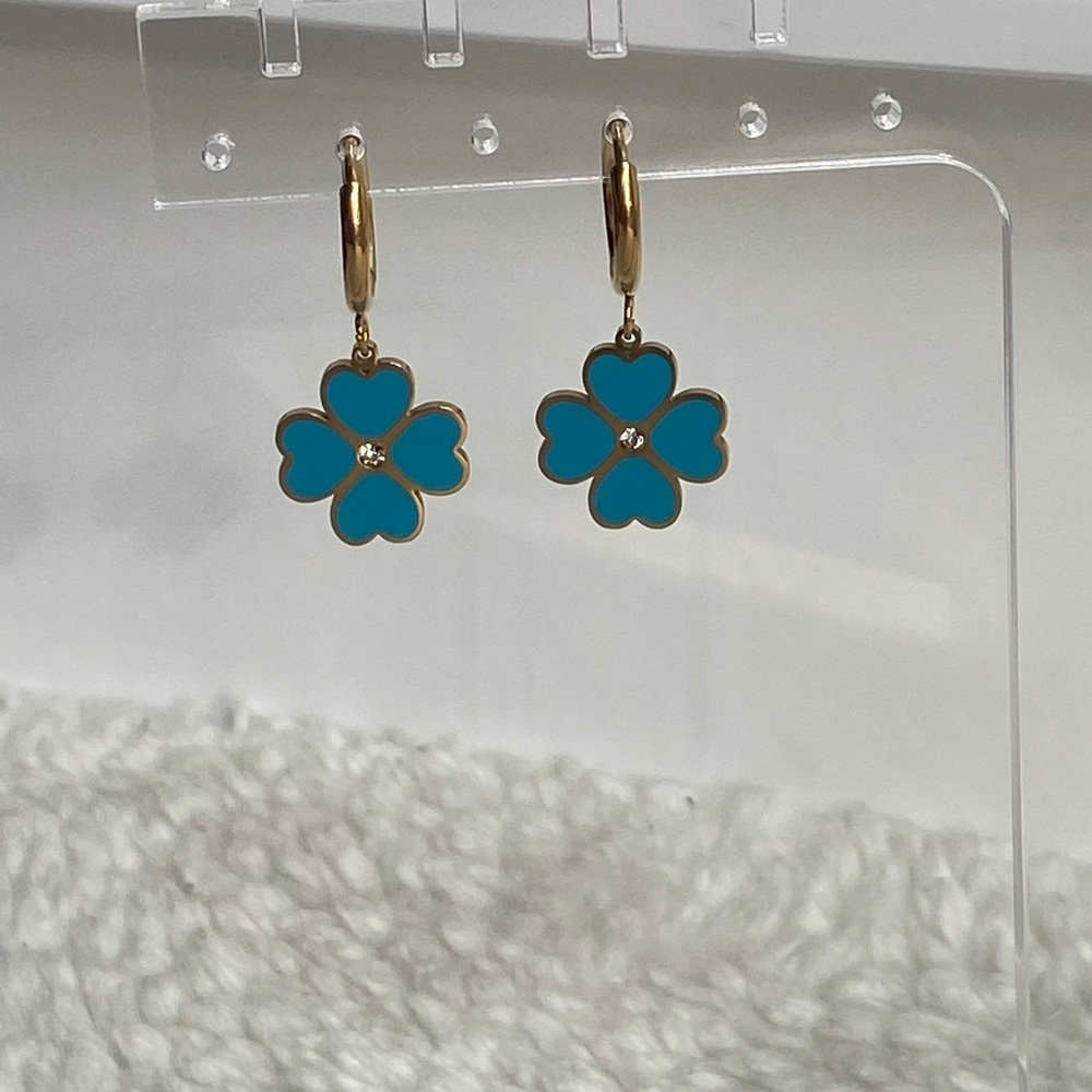 🛎️ Clearance NWT Stainless Steel Hoop Earrings Four Leaf Clover Turquoise - Picture 1 of 9